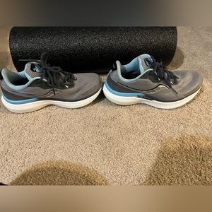 Saucony Women’s Size 7.5 running shoes